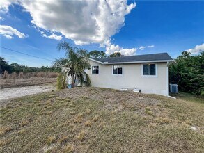 849 Theodore Vail St E in Lehigh Acres, FL - Building Photo - Building Photo