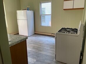 392 Centre St, Unit 2 in Boston, MA - Building Photo - Building Photo