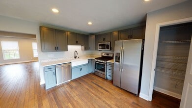 211 Katerina Dr in Monaca, PA - Building Photo - Building Photo