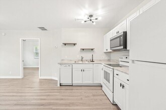 28 Sebastian Ave in St. Augustine, FL - Building Photo - Building Photo