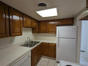 5730 Martel Ave in Dallas, TX - Foto de edificio - Building Photo