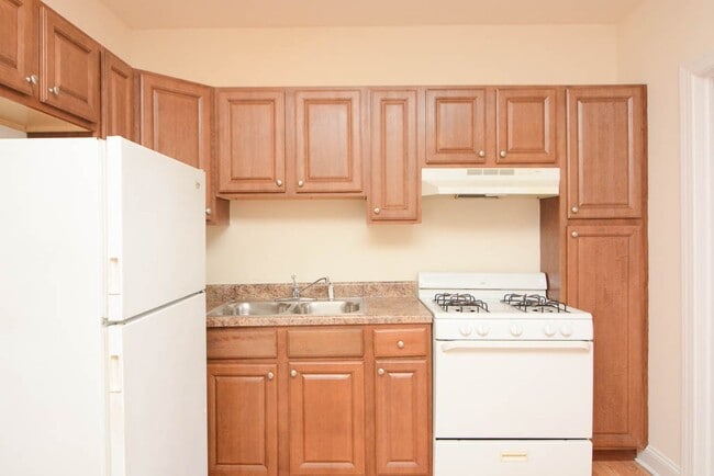 2600 N Kimball Ave, Unit 403 in Chicago, IL - Building Photo - Building Photo