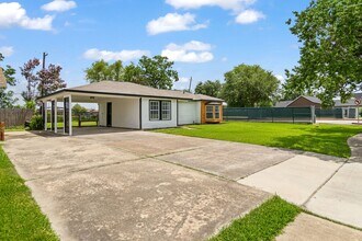 1000 W Thomas Ave in Pasadena, TX - Building Photo - Building Photo