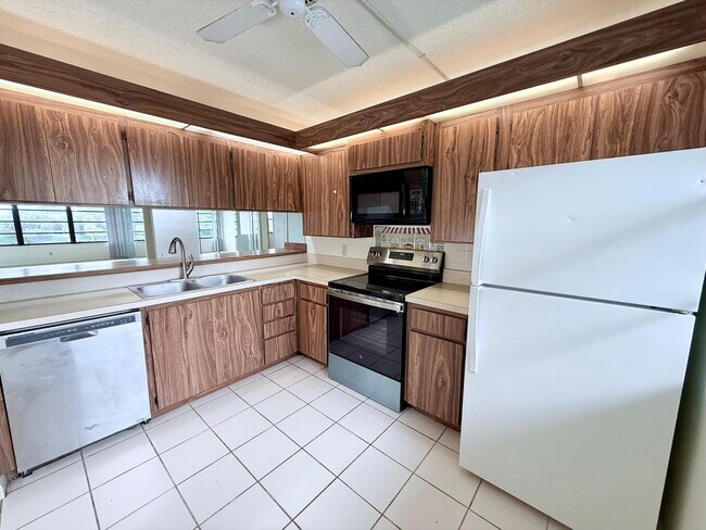 3525 Village Blvd in West Palm Beach, FL - Building Photo - Building Photo