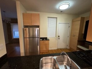 1330 W Estes Ave, Unit 1N in Chicago, IL - Building Photo - Building Photo