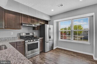 658 Boxwood Dr in Hampstead, MD - Foto de edificio - Building Photo