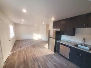 5854 W 41st Ave in Kennewick, WA - Building Photo - Building Photo