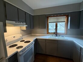 103 E Seneca St in Oswego, NY - Building Photo