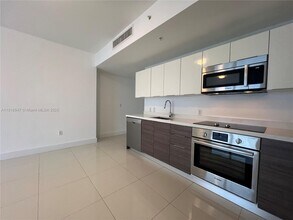 1010 SW 2nd Ave, Unit 1610 in Miami, FL - Building Photo - Building Photo