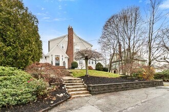 33 Ashcroft Rd in Medford, MA - Building Photo - Building Photo