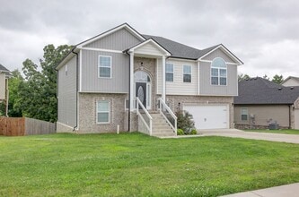 1092 Barnhill Rd in Clarksville, TN - Building Photo - Building Photo