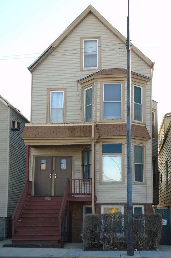 3469 N Kedzie Ave in Chicago, IL - Building Photo - Building Photo