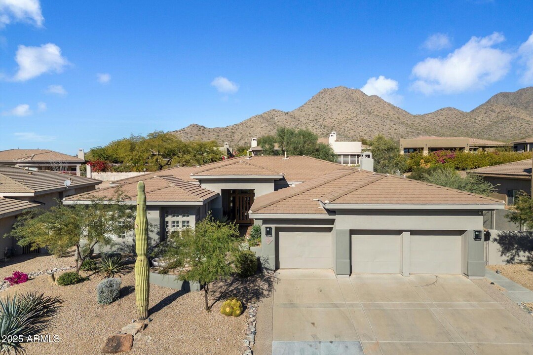 11056 E Acacia Dr in Scottsdale, AZ - Building Photo