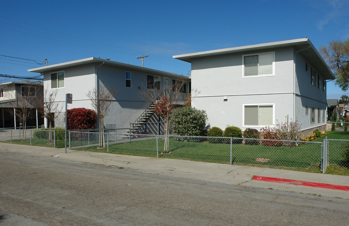 1319 Rogell Ave in San Mateo, CA - Building Photo