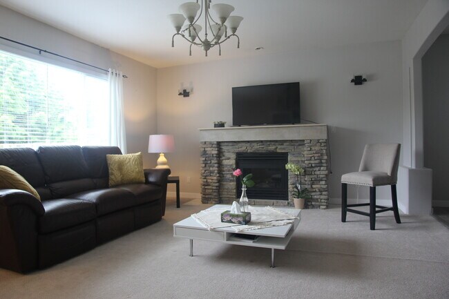 24873 Dewdney Trunk Rd in Maple Ridge, BC - Building Photo - Building Photo
