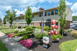 Eton Square Apartments & Townhomes in Birmingham, MI - Building Photo