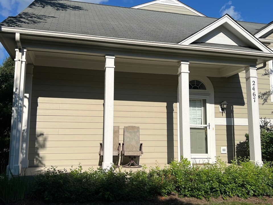 2467 Anna Wy in Elgin, IL - Building Photo