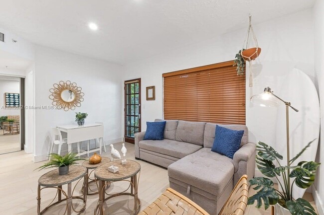 525 NE 17th Way in Fort Lauderdale, FL - Building Photo - Building Photo