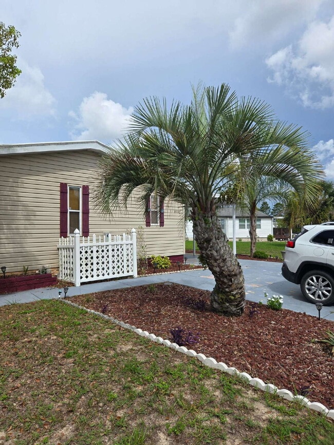 15141 Rialto Ave in Brooksville, FL - Building Photo - Building Photo