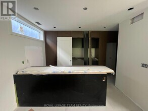 512 Roosevelt Ave in Ottawa, ON - Building Photo - Building Photo