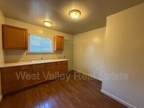 621 Philippine St in Taft, CA - Building Photo - Building Photo