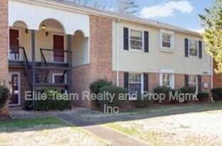 4604 Coronado Dr in Charlotte, NC - Building Photo