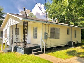 1018 Woodward Ave in Gulfport, MS - Building Photo - Building Photo
