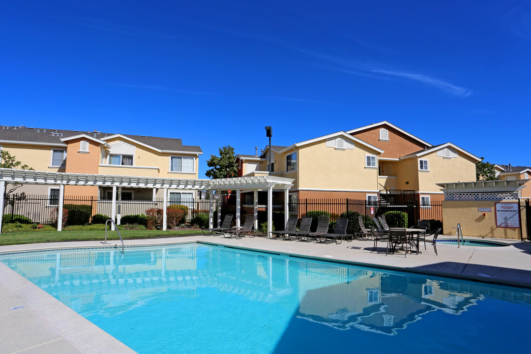 Cornerstone in Pittsburg, CA - Building Photo