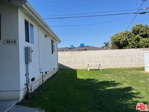 3813 S Sycamore Ave in Los Angeles, CA - Foto de edificio - Building Photo