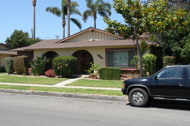 16171 Ganges Ln in Huntington Beach, CA - Building Photo - Building Photo