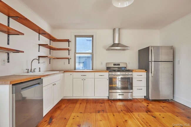 16 Oak St in Rhinebeck, NY - Building Photo - Building Photo