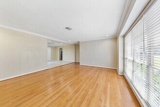 5422 Schumacher Ln in Houston, TX - Building Photo - Building Photo