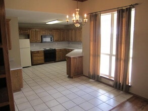 2616 Nantucket Ave in Edmond, OK - Foto de edificio - Building Photo