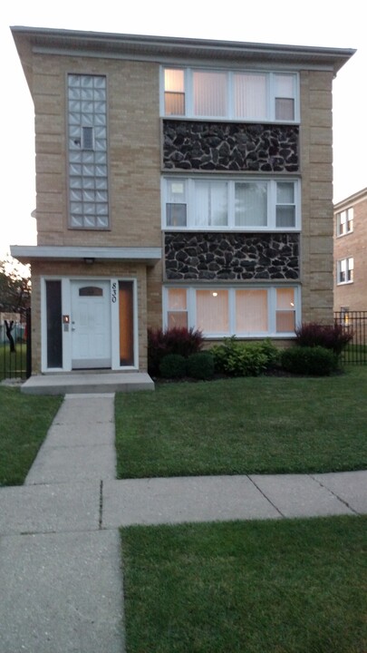830 E Capri Dr in Palatine, IL - Building Photo