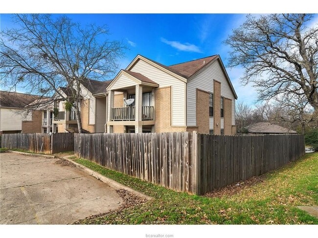 1020 Autumn Cir, Unit C in College Station, TX - Foto de edificio - Building Photo
