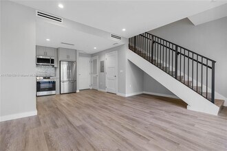 3335 Thomas Ave in Miami, FL - Building Photo - Building Photo