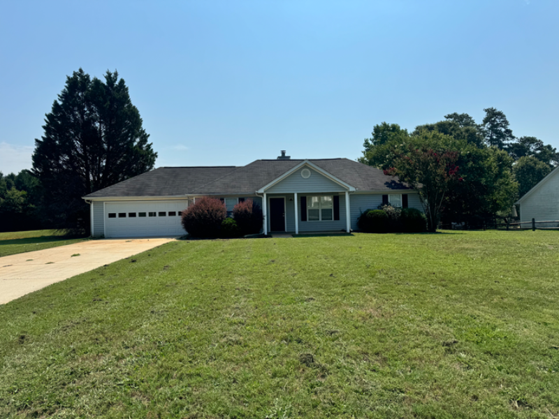 35 McIntosh Estates Ct in Sharpsburg, GA - Building Photo