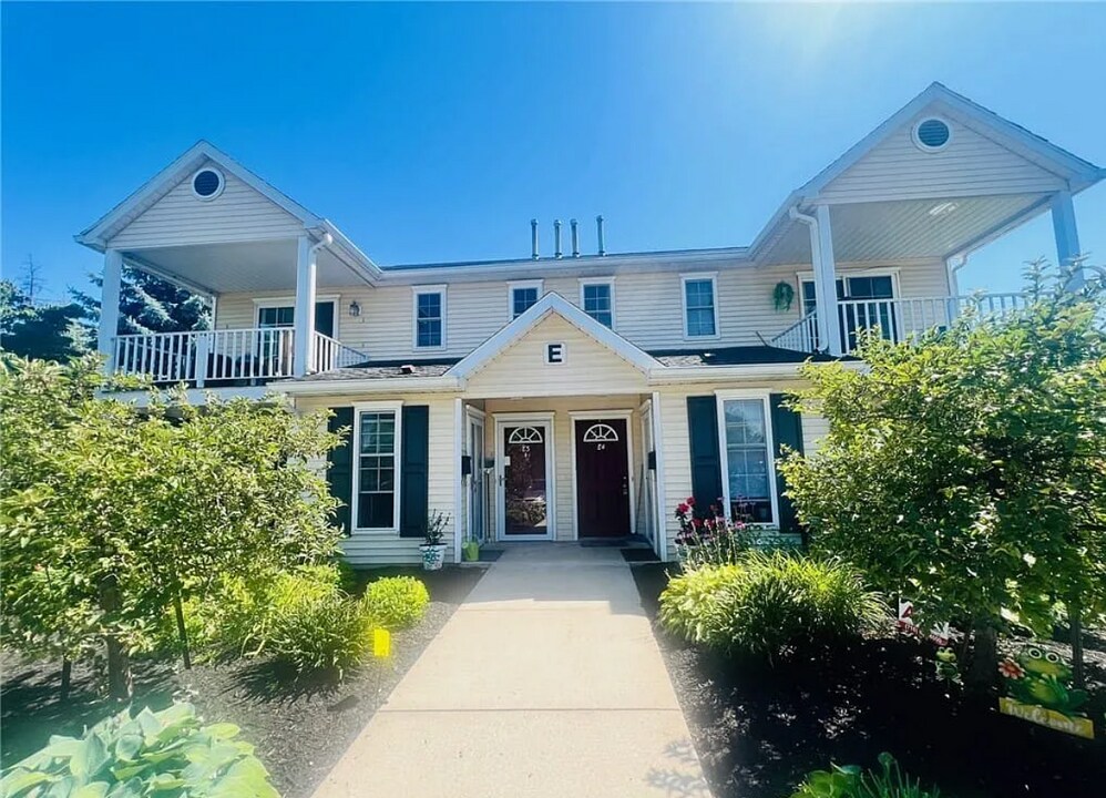 4330 Berkley Pl in Hamburg, NY - Building Photo