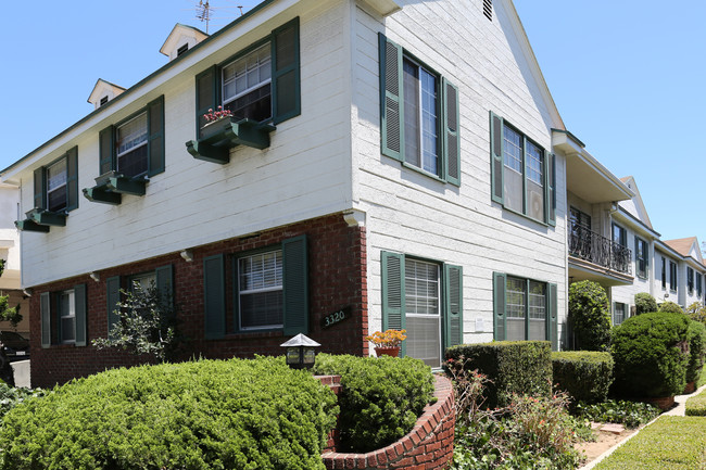 3320 Woodbine St in Los Angeles, CA - Building Photo - Building Photo