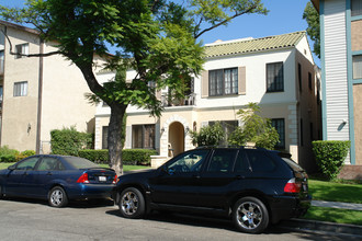 122 S Cedar St in Glendale, CA - Building Photo - Building Photo