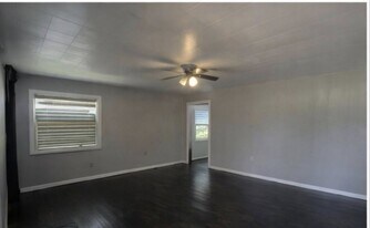 1003 S Main St in Springhill, LA - Building Photo