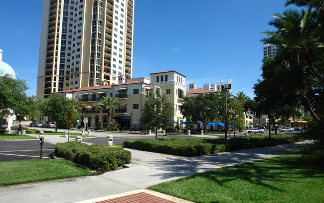 Parkshore Plaza Condos in St. Petersburg, FL - Building Photo - Building Photo