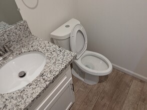 324 Sycamore Dr in Bakersfield, CA - Building Photo - Building Photo