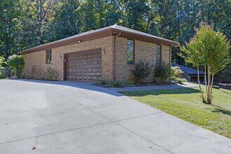 306 Forest Trce in Radcliff, KY - Building Photo - Building Photo