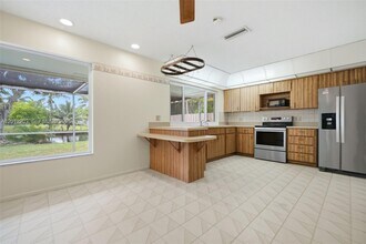 920 NW 92nd Ave in Pembroke Pines, FL - Building Photo - Building Photo