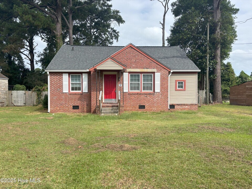 19 Glendale Rd in Jacksonville, NC - Building Photo