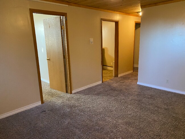 227 Central Ave S in Valley City, ND - Building Photo - Building Photo