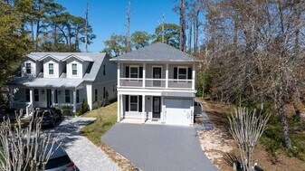 15 Beacon Point Dr in Santa Rosa Beach, FL - Building Photo