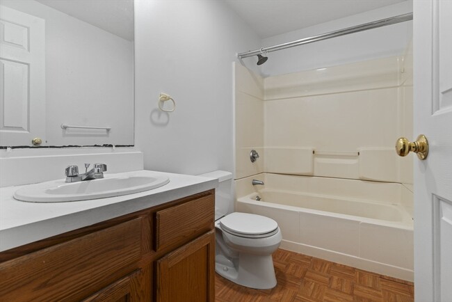 202 W 6th St, Unit 202 in Boston, MA - Foto de edificio - Building Photo