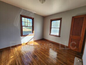 401 Charles St in Waterloo, IA - Building Photo - Building Photo